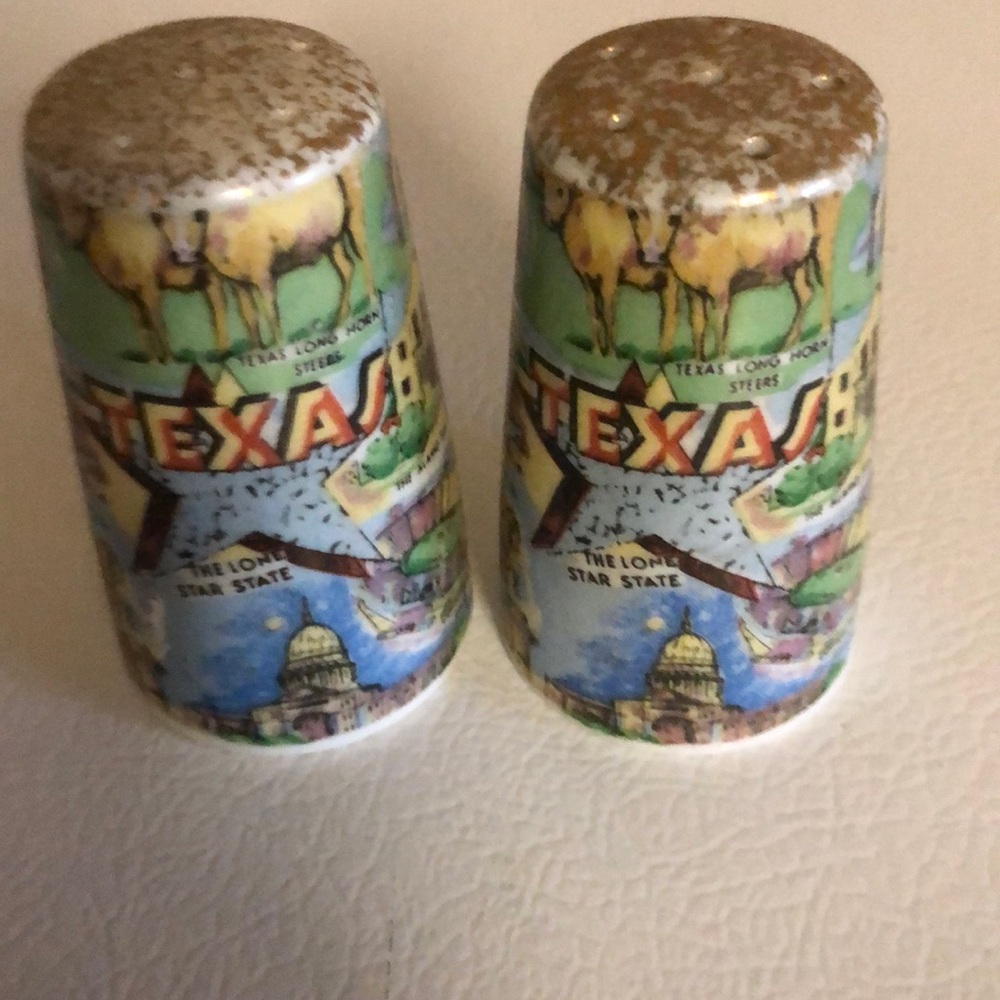 Vintage collectors salt and pepper. Ceramic.